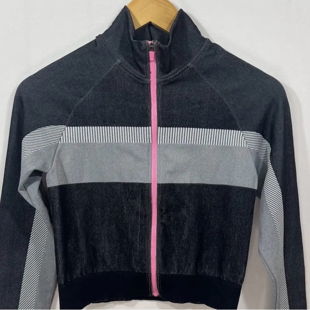 Fabletics Cropped Seamless Jacket